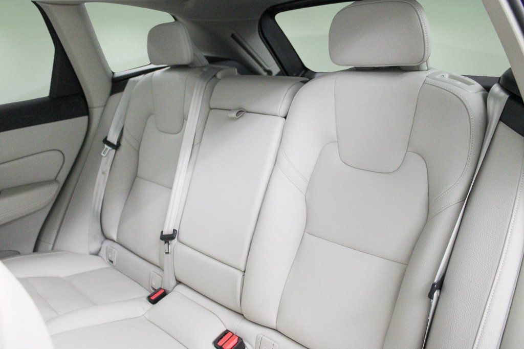 Used 2024 Volvo XC60 B5 Core w/ Protection Package Premier AWD/4WD image 25