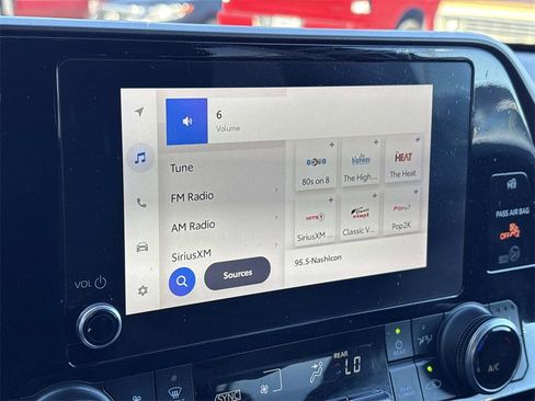 Used 2023 Toyota Highlander XLE image 32