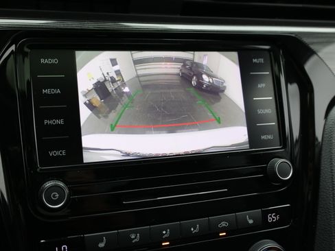 Used 2020 Volkswagen Passat 2.0T R-Line FWD image 18