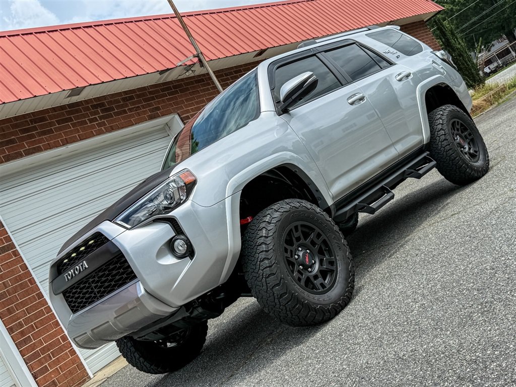 Used 2018 Toyota 4Runner TRD Off-Road Premium AWD/4WD image 4