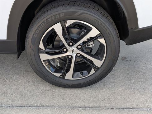 New 2026 Chevrolet Trax RS w/ Sunroof Package image 27