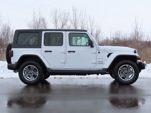 Used 2021 Jeep Wrangler Unlimited Sahara w/ Dual Top Group AWD/4WD image 2