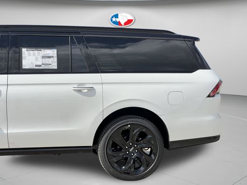 New 2026 Lincoln Navigator L Black Label AWD/4WD image 28