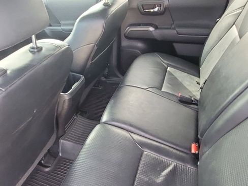 Used 2019 Toyota Tacoma TRD Sport image 31