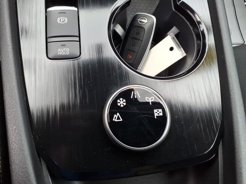 Used 2023 Nissan Rogue S AWD/4WD image 20