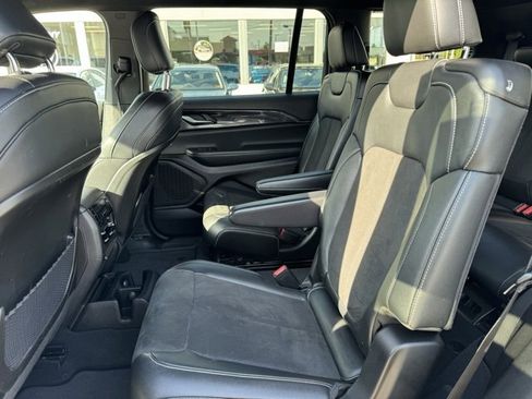 Used 2023 Jeep Grand Cherokee L Laredo image 11