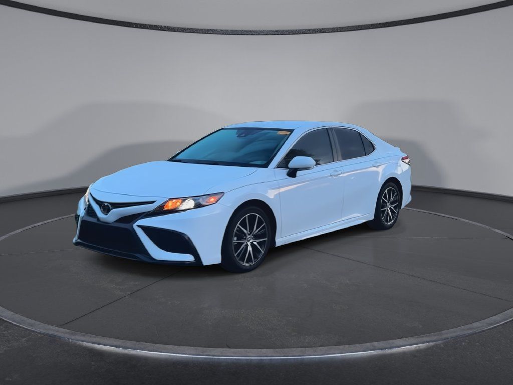 Used 2024 Toyota Camry SE FWD image 4