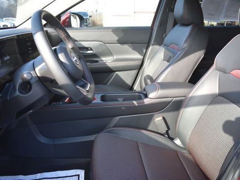 Used 2025 Nissan Kicks SR image 14