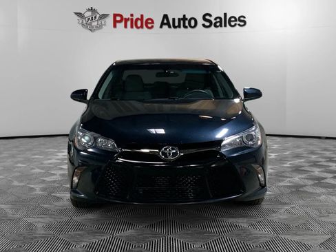 Used 2017 Toyota Camry SE image 2