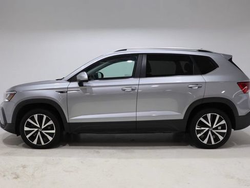 Used 2024 Volkswagen Taos SE FWD image 4