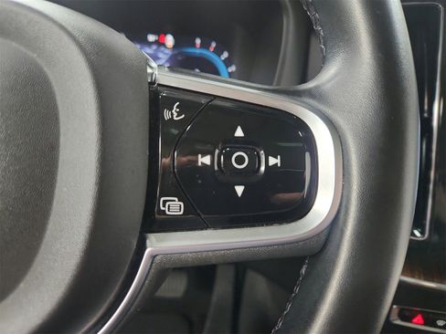 Used 2023 Volvo XC60 B5 Plus image 25