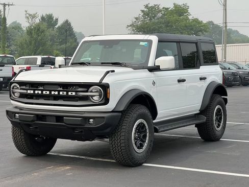 New 2026 Ford Bronco Outer Banks w/ Sasquatch Package AWD/4WD image 38