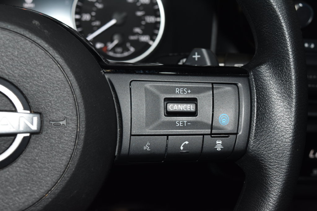 Used 2023 Nissan Rogue SV AWD/4WD image 9