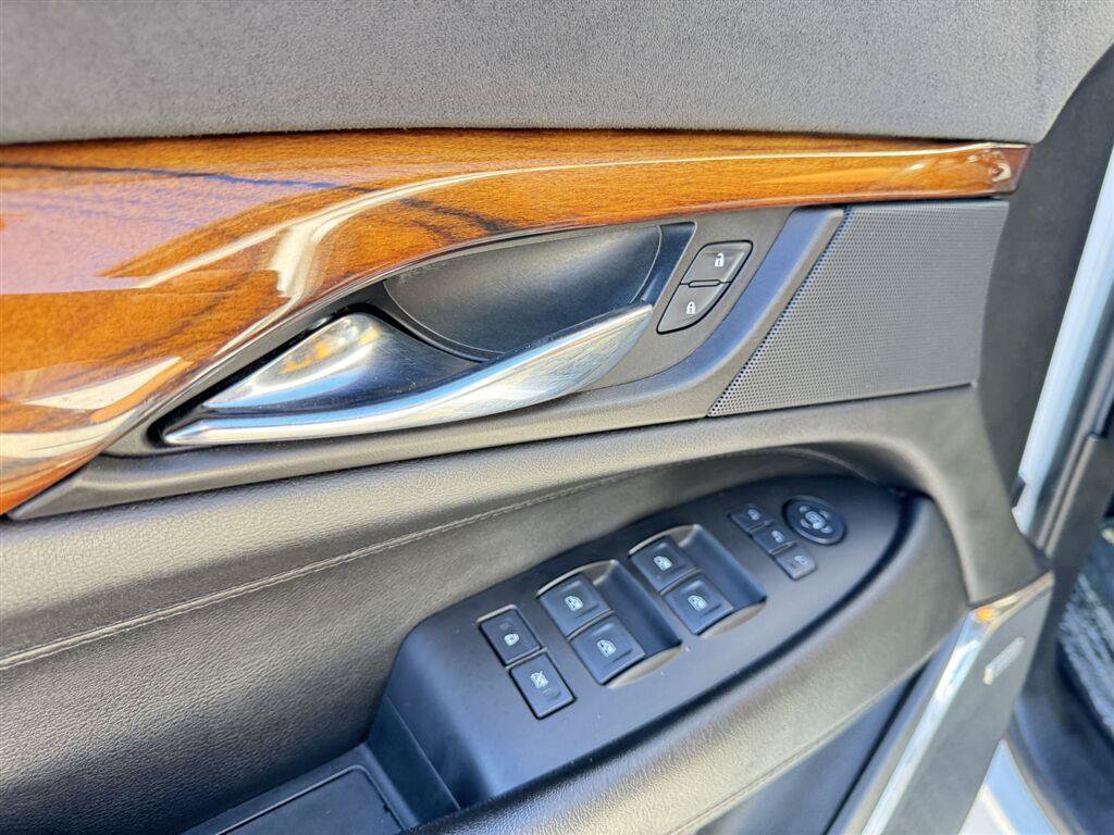 Used 2016 Cadillac Escalade Luxury AWD/4WD image 11