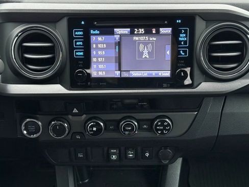 Used 2018 Toyota Tacoma TRD Off-Road image 23