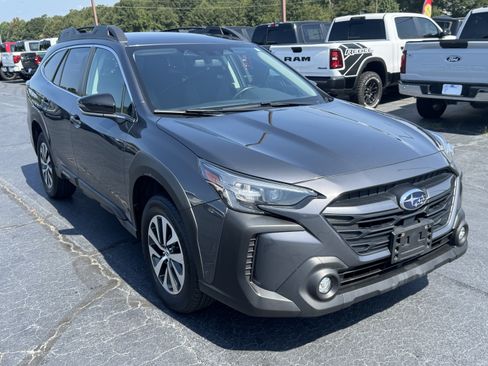 Used 2023 Subaru Outback Premium AWD/4WD image 4