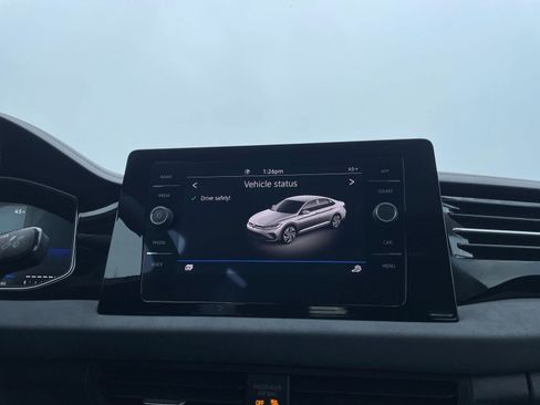 Used 2025 Volkswagen Jetta SE image 21