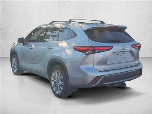 Used 2022 Toyota Highlander Limited AWD/4WD image 6