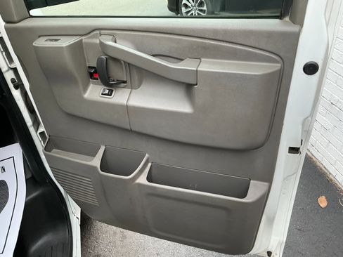 Used 2019 Chevrolet Express 3500 w/ Driver Convenience Package image 22
