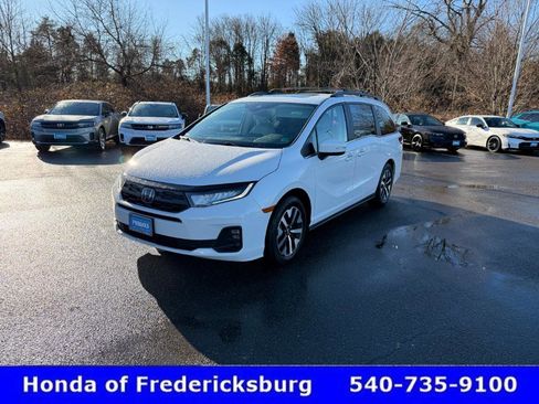 Certified 2025 Honda Odyssey EX-L image 4