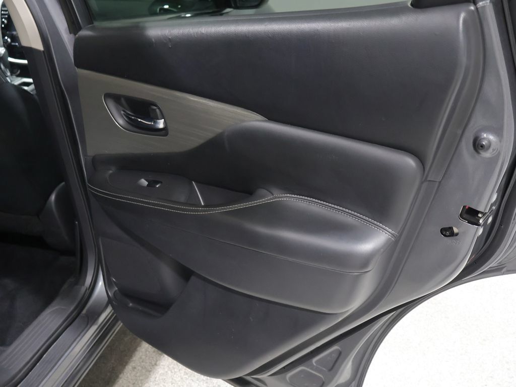 Used 2018 Nissan Murano SV AWD/4WD image 25