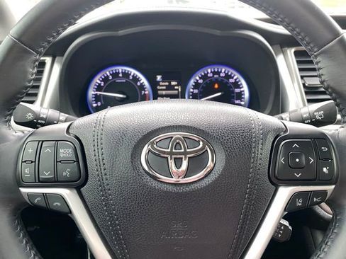 Used 2017 Toyota Highlander Limited w/ Carpet Mat Package FWD image 16