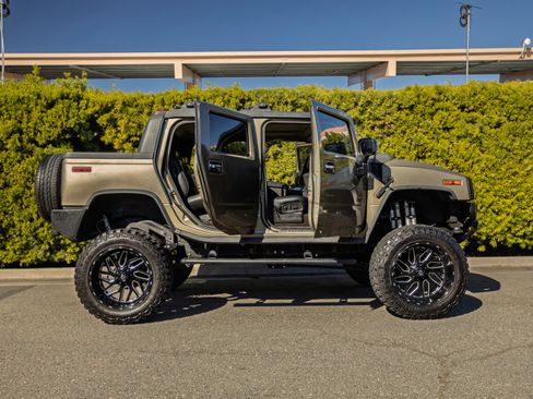 Used 2005 HUMMER H2 SUT w/ Preferred Equipment Group image 5