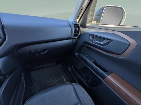 Used 2021 Ford Bronco Sport Outer Banks w/ Outer Banks Package (96D) image 18