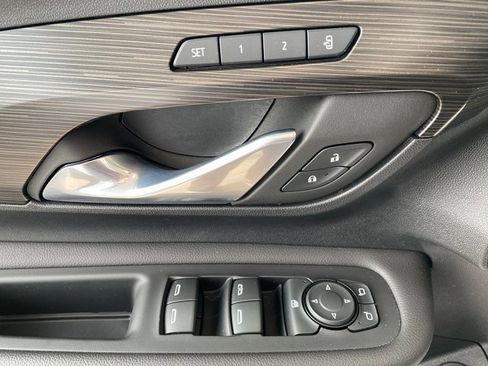 Used 2022 GMC Terrain SLT w/ Tech Package image 12