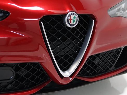 Used 2018 Alfa Romeo Giulia Quadrifoglio w/ Driver Assist Dynamic Package image 34