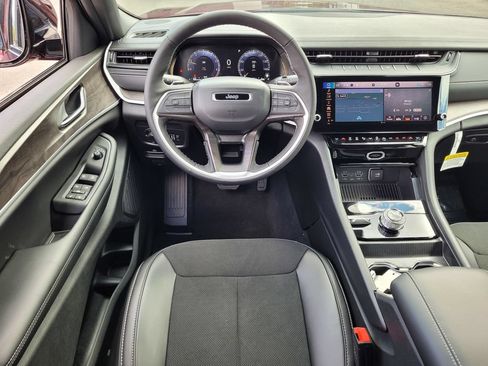 New 2026 Jeep Grand Cherokee Altitude AWD/4WD image 6