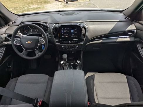 Used 2024 Chevrolet Traverse LT FWD image 16