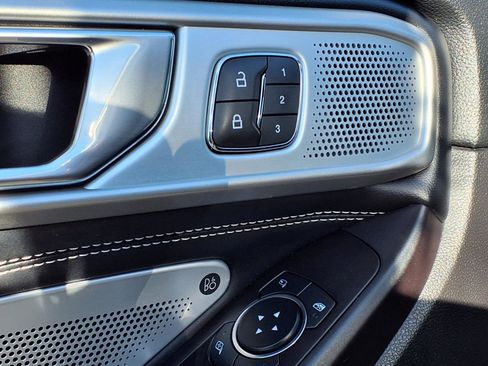 Used 2020 Ford Explorer ST w/ Premium Technology Package image 17