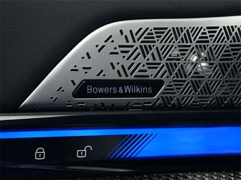 Used 2025 BMW M5 w/ Carbon Package image 20