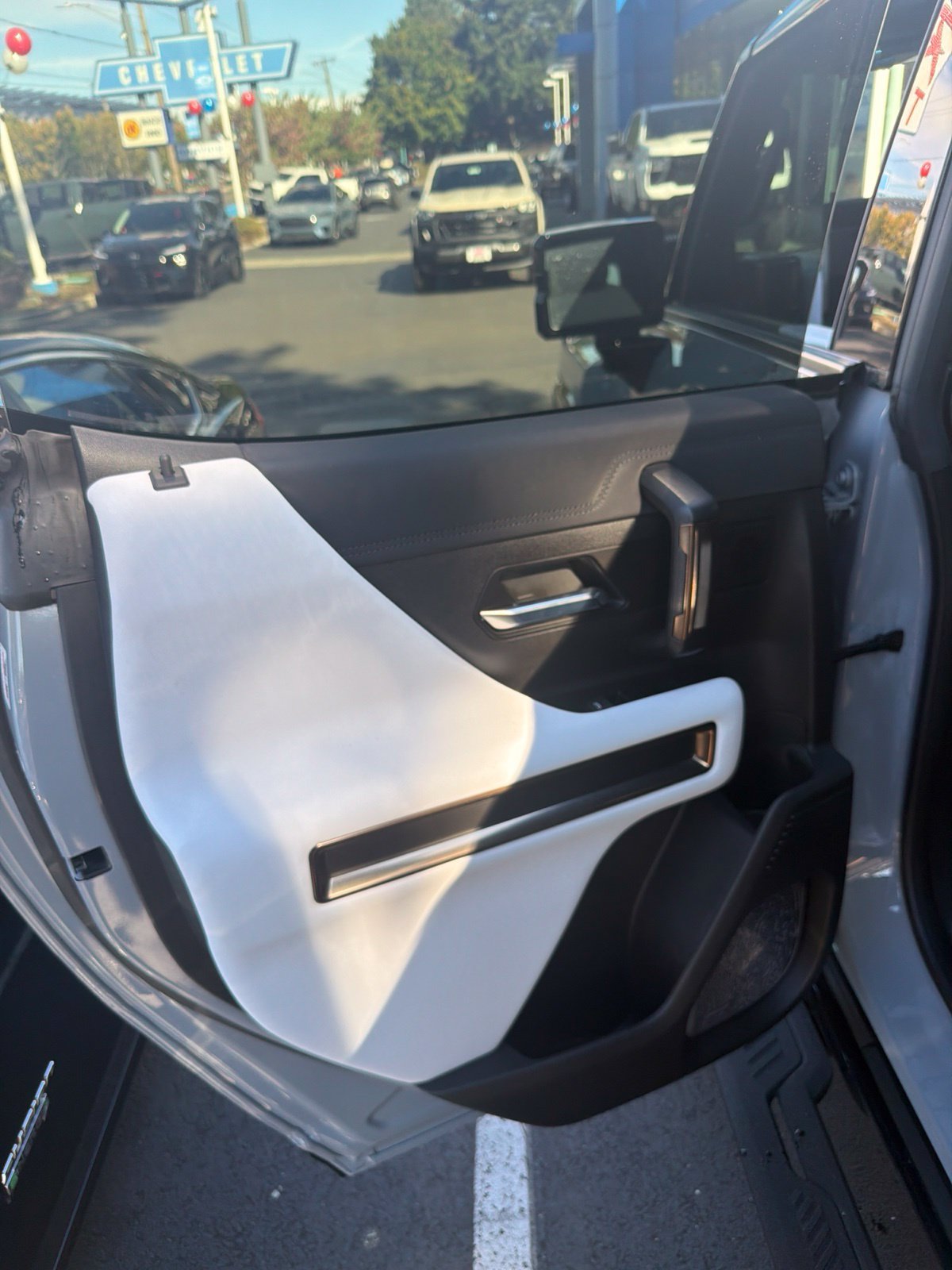 Used 2024 GMC Hummer EV 2X w/ LPO, Illumination Package AWD/4WD image 11