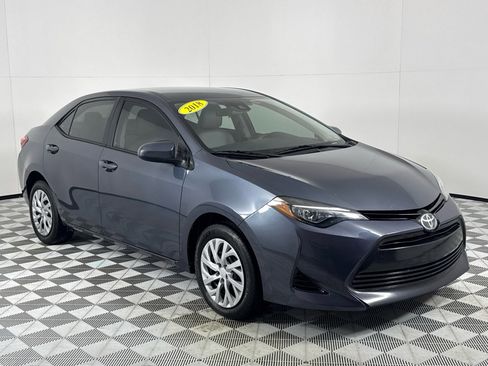 Used 2018 Toyota Corolla LE image 3