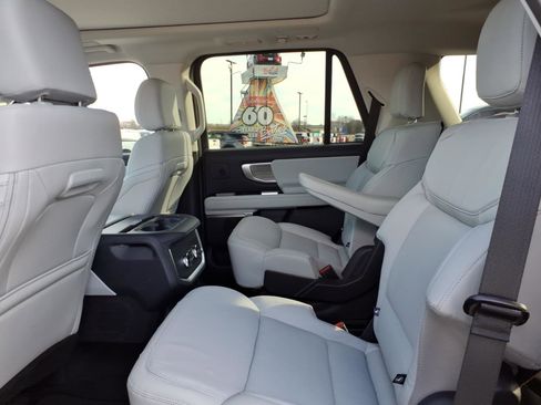 Used 2025 Ford Expedition Platinum w/ Driver's Package image 13