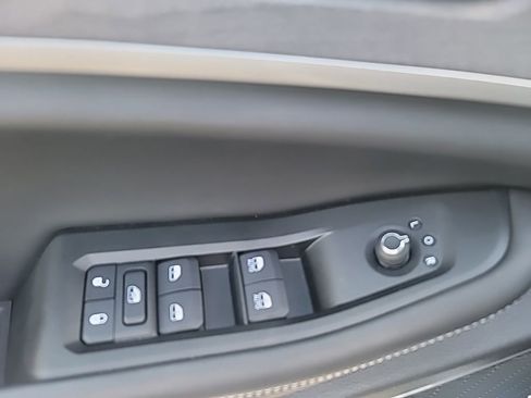 Used 2025 Jeep Grand Cherokee L Limited w/ Luxury Tech Group II RWD image 13