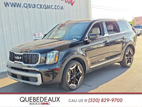 Used 2023 Kia Telluride EX w/ EX Captain's Chair Package FWD image 3