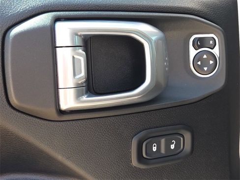 Used 2023 Jeep Gladiator Rubicon w/ Trailer Tow Package image 18