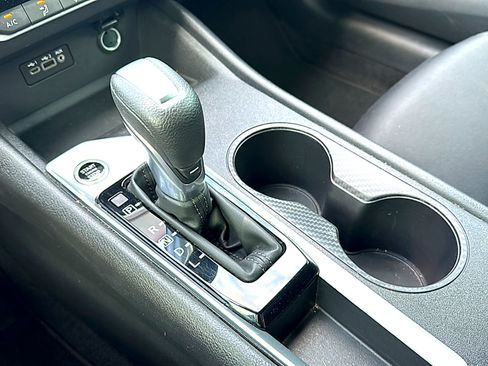 Used 2025 Nissan Altima 2.5 SV FWD image 33