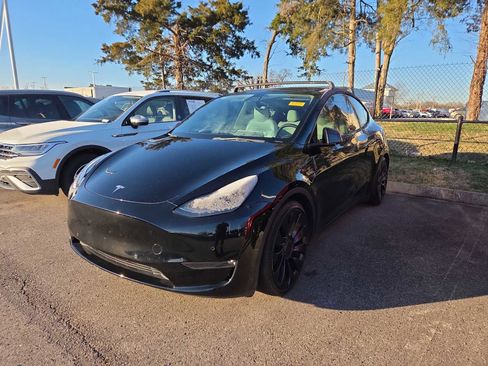 Used 2022 Tesla Model Y Performance image 9