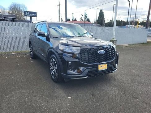 Certified 2025 Ford Explorer ST-Line image 2