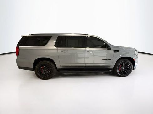 Used 2023 GMC Yukon XL Denali AWD/4WD image 8