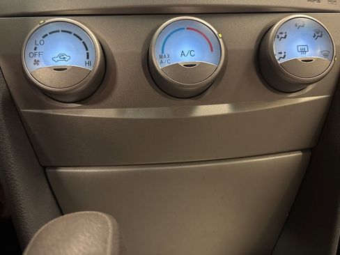 Used 2011 Toyota Camry LE image 23