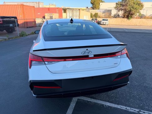 Used 2025 Hyundai Elantra SEL FWD image 19