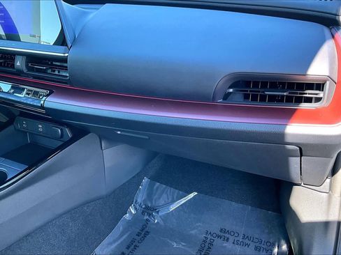 Used 2024 Toyota Prius Prime XSE image 18