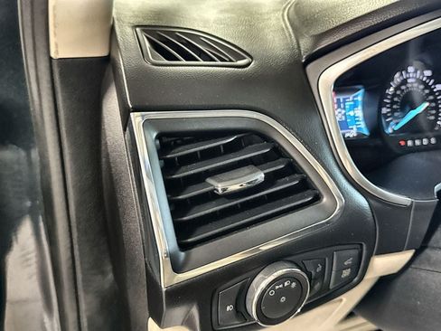 Used 2019 Ford Edge Titanium AWD/4WD image 15