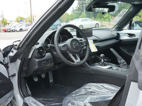 New 2026 MAZDA MX-5 Miata Club w/ Interior Package RWD image 15