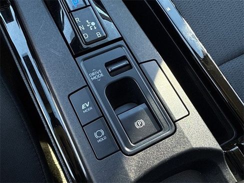 Used 2024 Toyota Prius Limited image 19